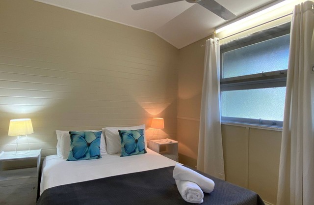 The Captain's Manor on Cook 6 - Compact, affordable and just minutes to Alma Bay