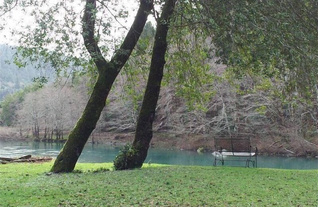 The Chetco River Inn Cottage-PRIVATE River Frontage, 36 acres-Relax, Swim, Fish