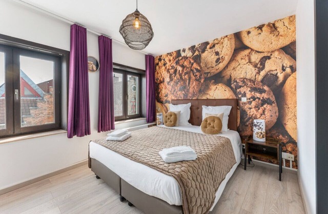 The Chocolate Chip Cookie Room by Your Grandma! - Steps from the Belfry