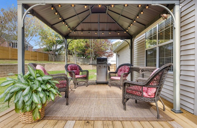The Clever Mule is a charming 3-bedroom house in Thompson's Station with yard.