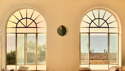 The Cliff Hotel.