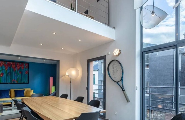 The Cosmopolitan Architect | Design Home with Rooftop Jacuzzi | 8 Guests