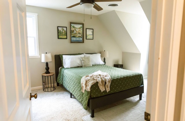 ~ The Cozy Farmhouse ~ Sleeps 10+ ~ Farm Views