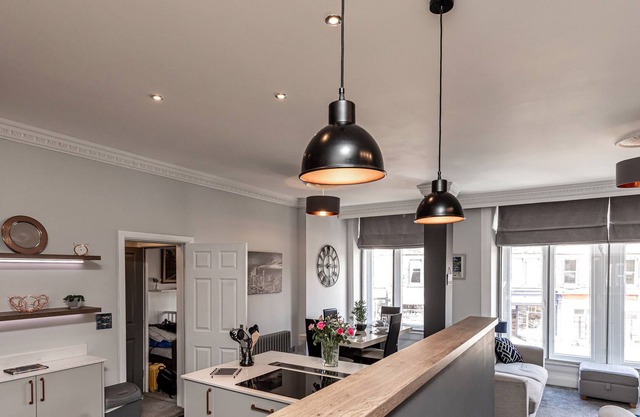 THE CROWS NEST, family friendly, character holiday cottage in Buxton