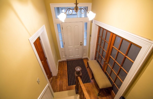 The Downtown House, 5br Historic Downtown Truckee, newly remodeled, free parking