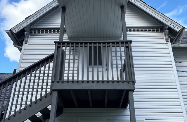 The Eagles Nest-Fall Getaway in Timeless Town