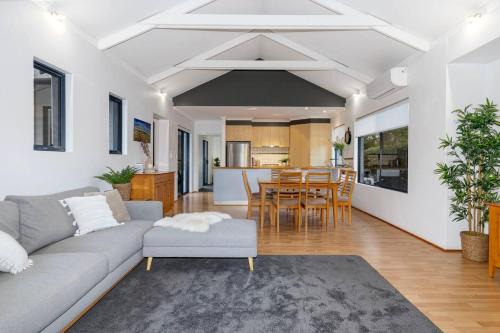 The Enclave A Family Alfresco Retreat