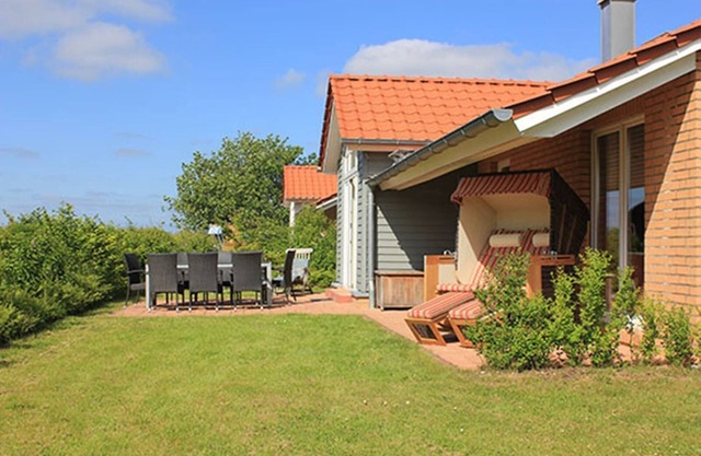 The exclusive "Windrose" vacation home is ideal for a family of 6 or a couple of friends and offers the chance to cool off on hot days at the nearby bathing area