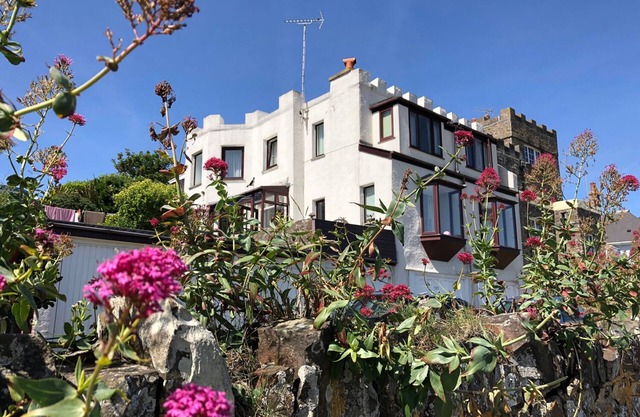 THE FORT, pet friendly, character holiday cottage in Bude