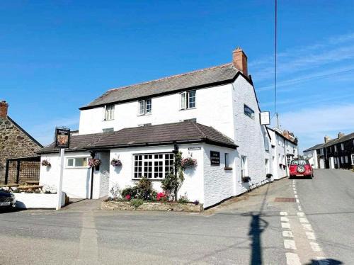 The Fourways Inn