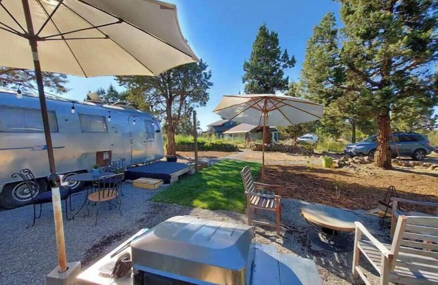 The Garden Airstream (No cleaning fee)