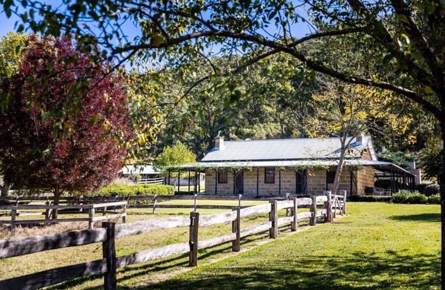 The Glen - Stunning Sandstone Cottage