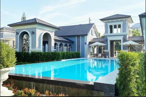 The Golden Town CNX private house
