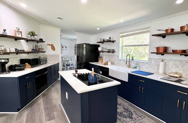 The Greenhouse: Tranquil 3-Bedroom Retreat with Garden, Chickens & Hot Tub