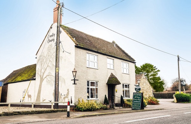 The Half Moon Inn and Country Lodge