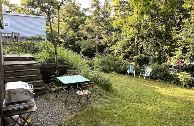 The Halifax Pad - Hot Tub & Free Parking.