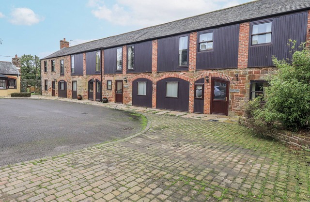 THE HAYLOFT, family friendly, character holiday cottage in Wigton