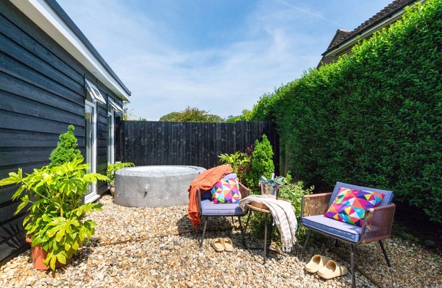 The Hideout - One Bedroom House, Sleeps 2