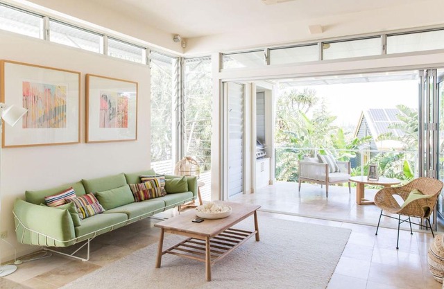 The Hill Street Villa offers private pool in stylish unit