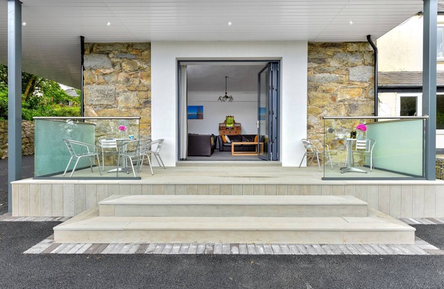 The Hollies - Three Bedroom Apartment, Sleeps 8