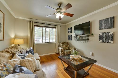 The Homestead Apartments- Walk to SFA Campus, Comfy, Children & Pet-Friendly Nacogdoches Condo