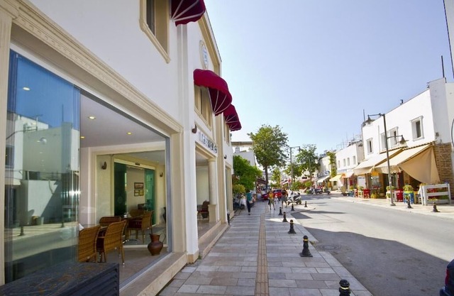 The Hotel 48