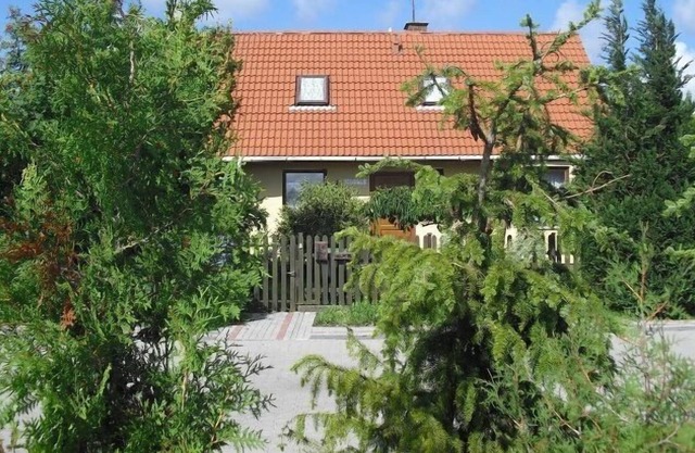 The house can accommodate from 2 to 10 people. Price from 15 euros per person per night