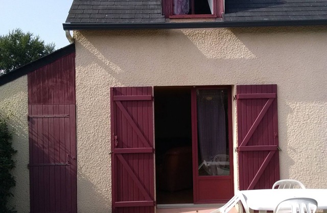 The house with garden near the sea
