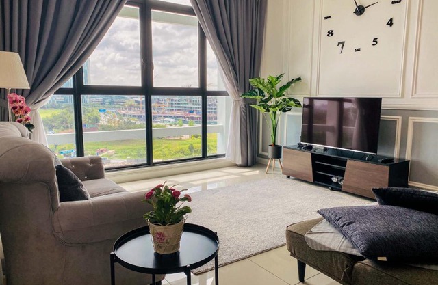 The Icon Conezion IOI Resort City, Golf and IOI Mall View 3BR