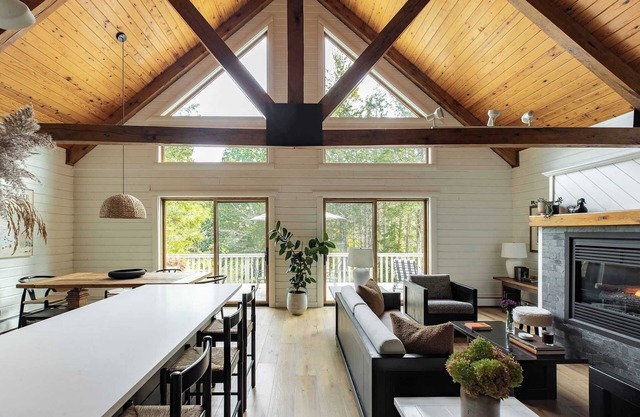 The Iron Ore Cabin: Lakefront Adventure