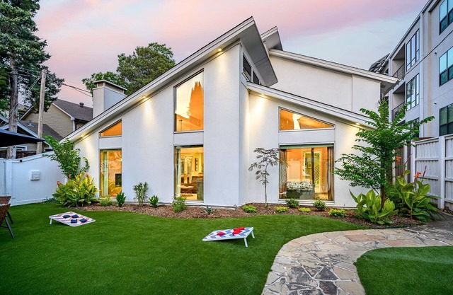 The Jewel-Modern Retreat, Hot Tub, Night Life