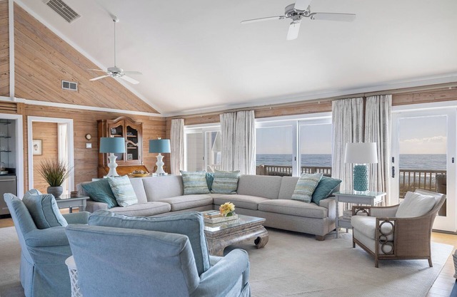 The King's Table - Oceanfront House, 4BR, 4.5BA, Pine Knoll Shores