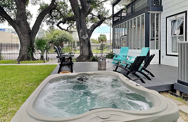 The Korner Store | Historic Home, Hot Tub