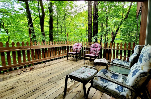 The Lake House (Hocking Hills Area)
