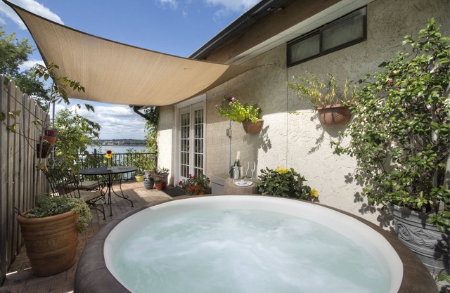 The Lakehouse Bed & Breakfast