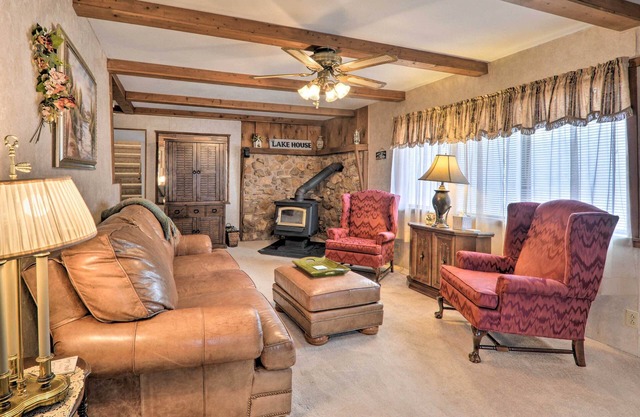 'The Lakehouse' Lovely Wappapello Country Home!