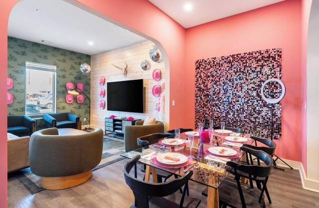 The Last Rodeo | Bachelorette Retreat | Sleeps 24 | 5 Mins to Broadway