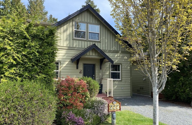 The Lazy Eagle Cottage is a perfect place to unwind. Special rates for long stay