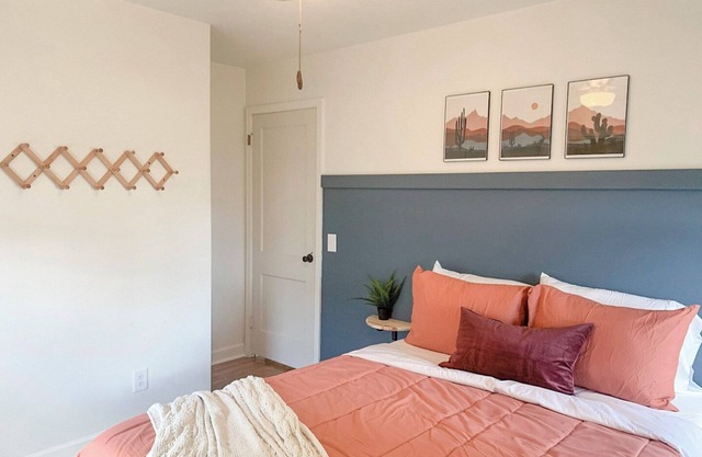 The Lincoln Cottage ~ 4 bedrooms in Central Location