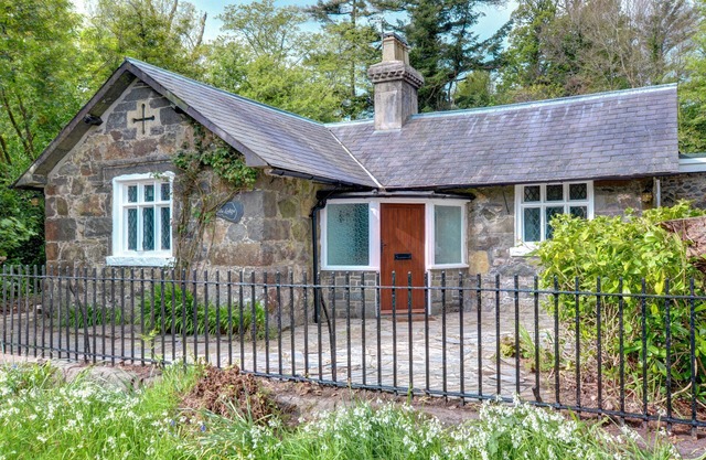 The Lodge - Boduan - Two Bedroom House, Sleeps 4
