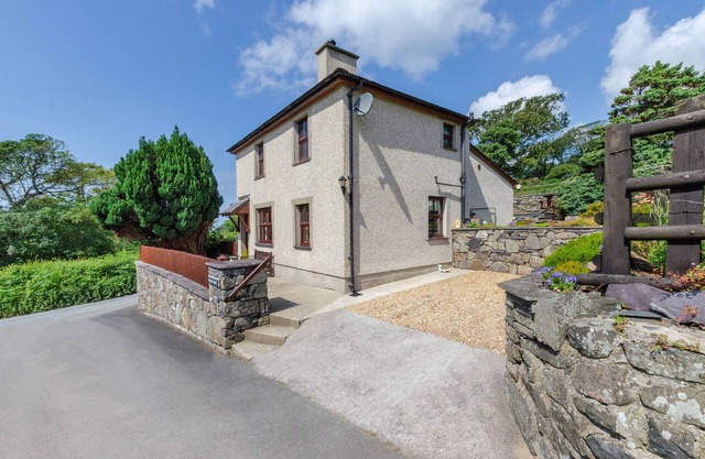 The Lodge - Y Fron - Three Bedroom House, Sleeps 5