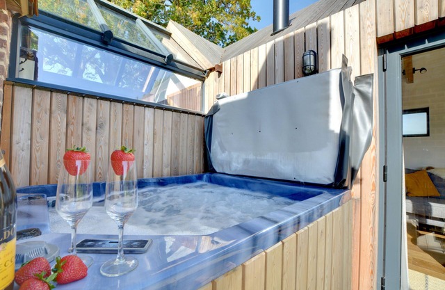 The Lookers Legacy - One Bedroom House, Sleeps 2
