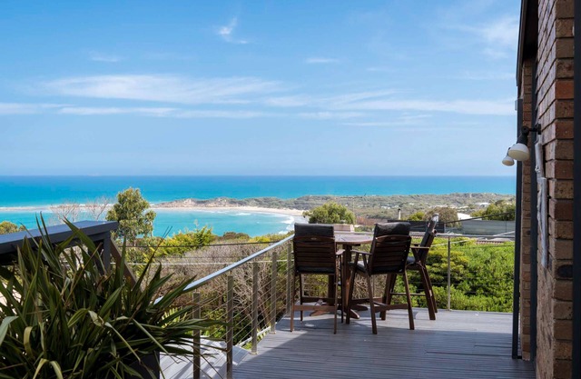 The Lookout Retreat - "One of the best views in Anglesea."