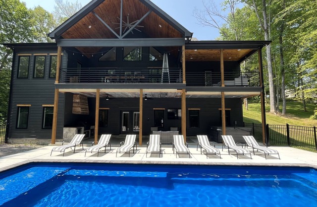 The Manor @ Center Hill Lake w/private pool
