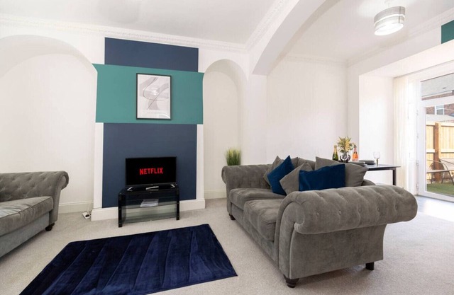 The Maple Haven – Spacious 3BR w/FREE Parking