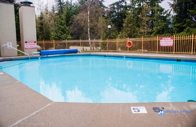 The Marquise, Steps from Slopes, Pool and Hot Tub, Patio, Free Shuttle