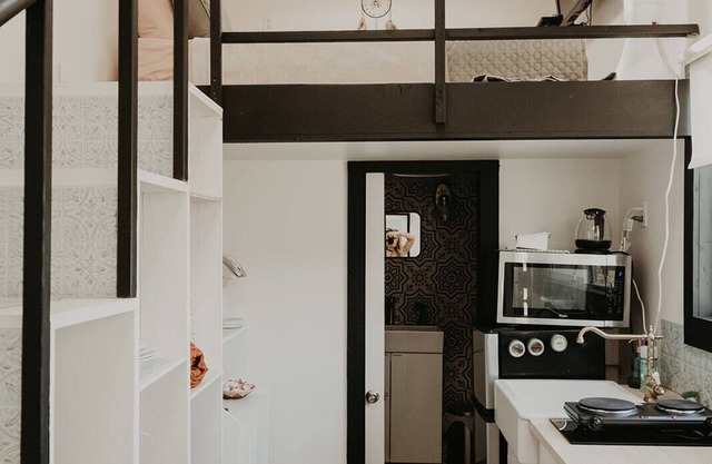 The Merlot-Country meets Glam