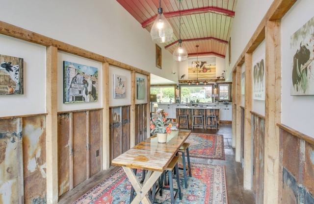 'The Michie Milking Parlor' Bedford Hideaway!