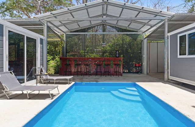 The Monkey Houses - Sleeps 16 - Pool -5 min walk to Beach