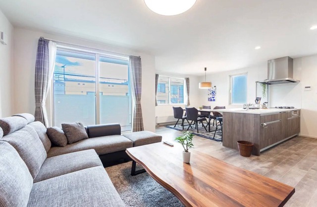 THE MOONA vacation rental house Parking available for 2 cars on site4 bedroomsMAX 12 people - THE MOON /Sapporo Hokkaidō